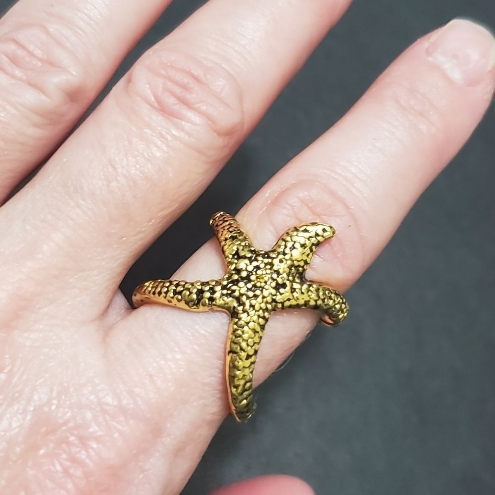 Gold tone starfish ring size 7